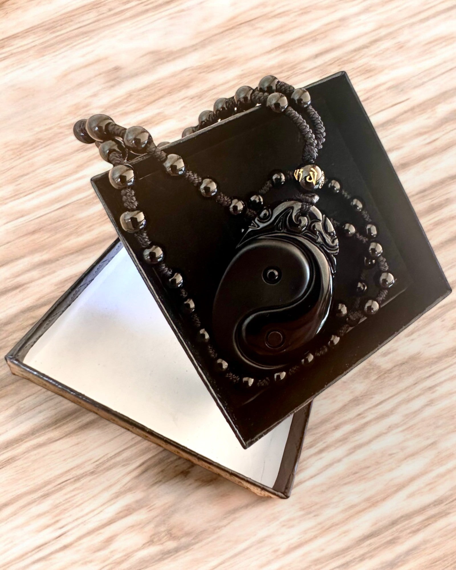 Obsidiánový amulet Yin Yang s gravírovaním - Harmónia a ochrana, personalizácia gravírovaním na darček