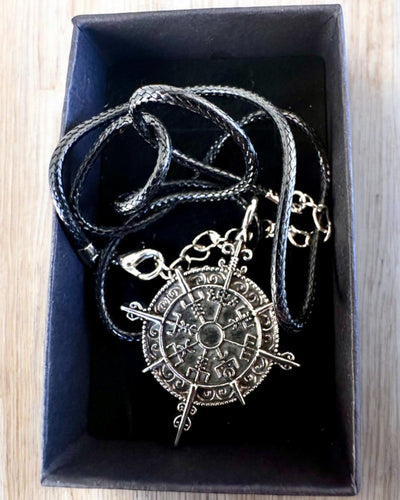 Amulet Wojownik Północy - Kompas Wikinga, możliwość personalizacji grawerem na prezent, 2 warianty do wyboru