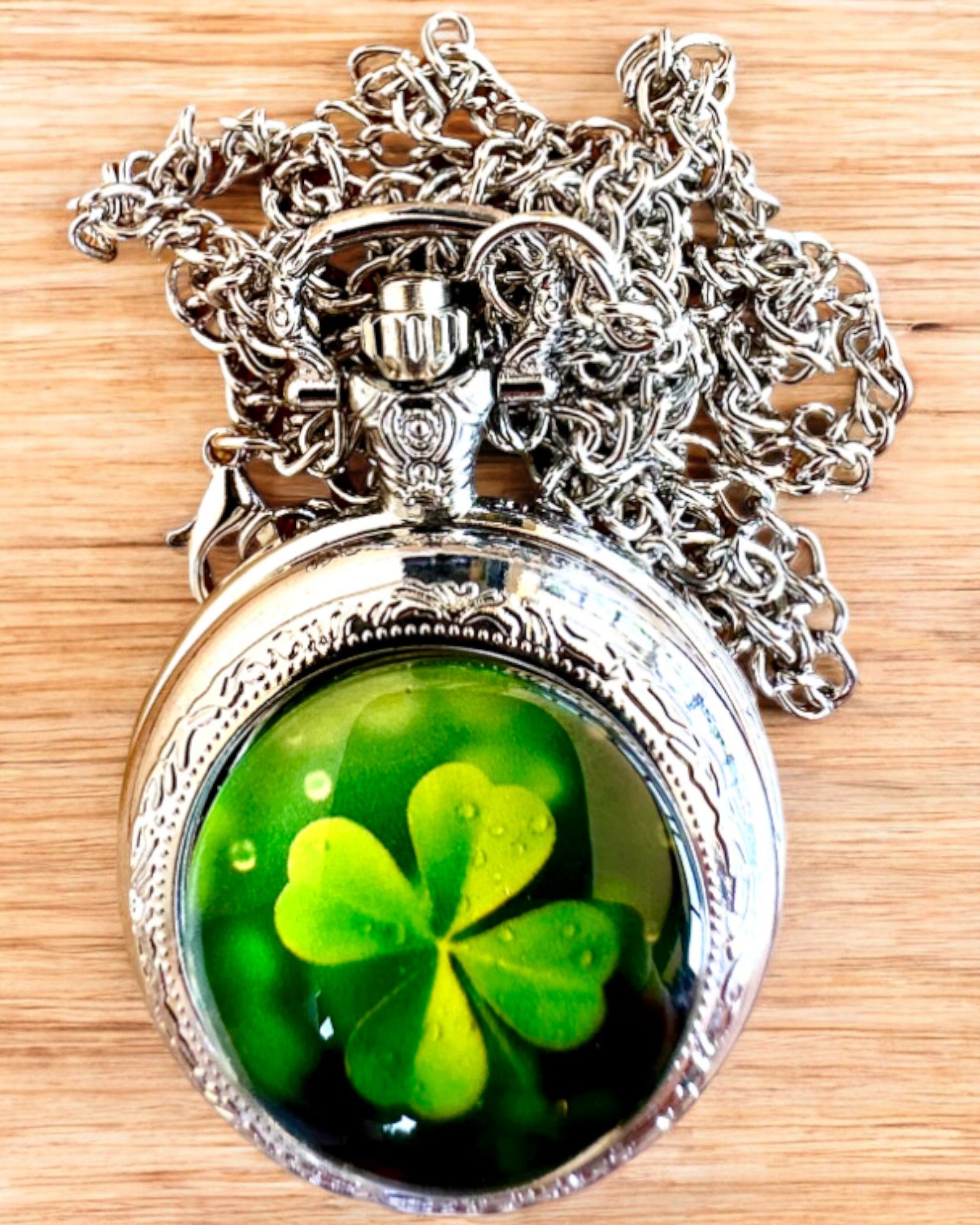 Vreckové hodinky "CloverTime" s motívom štvorlístka, možnosť personalizácie gravírovaním na darček