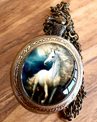 Vreckové hodinky Unicorn Elegance s retiazkou, motív jednorožca, gravírovanie na objednávku zdarma