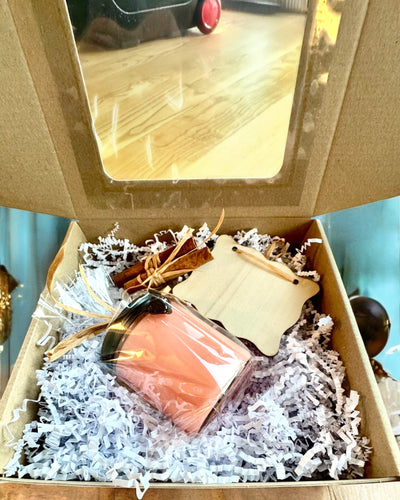 Intenčná sójová sviečka 250 ml s prírodným kameňom – vyberte si svoju energiu: citrín alebo granát, personalizácia gravírovaním na darček