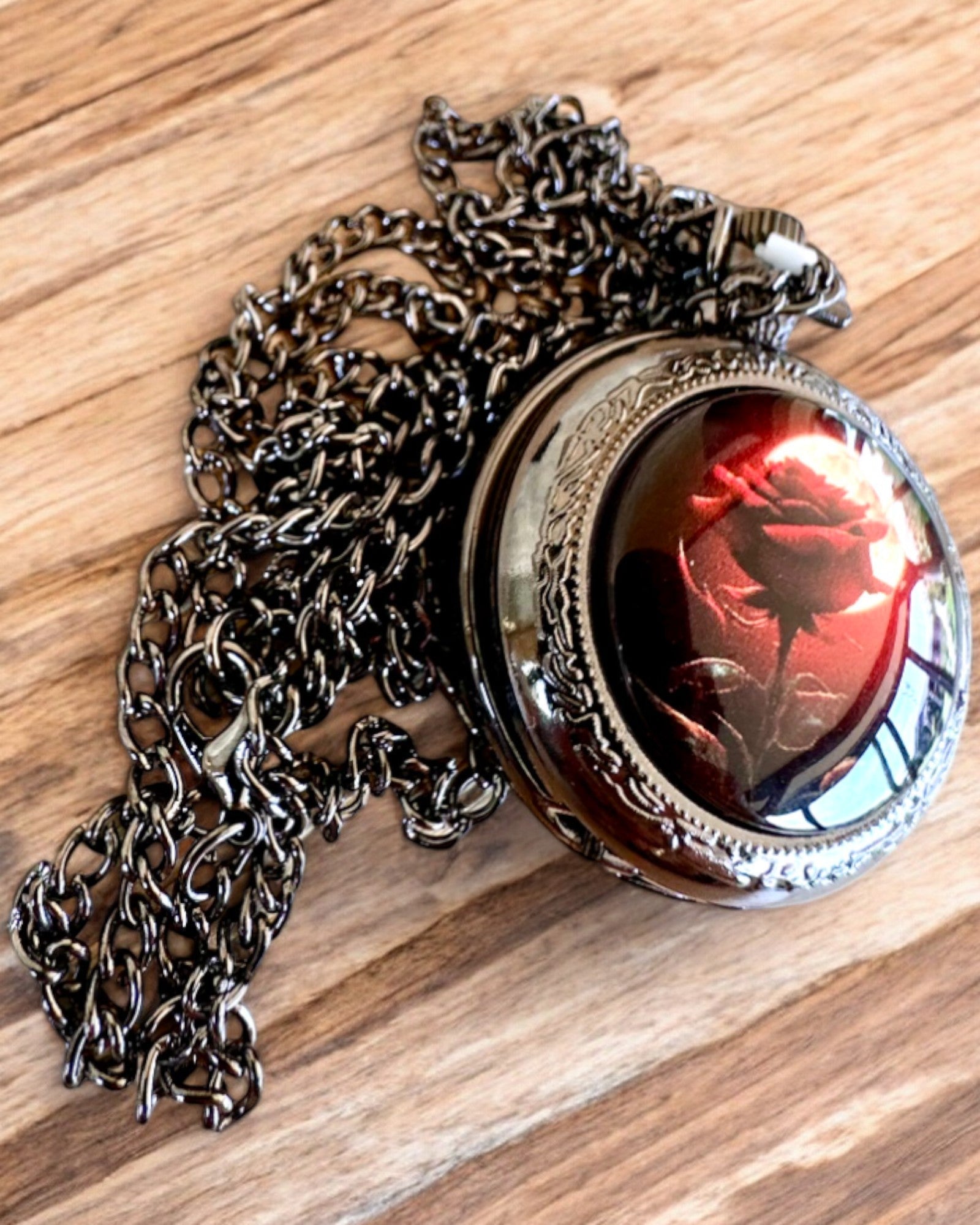 Vreckové hodinky "Róża Nocy", možnosť personalizácie gravírovaním na darček