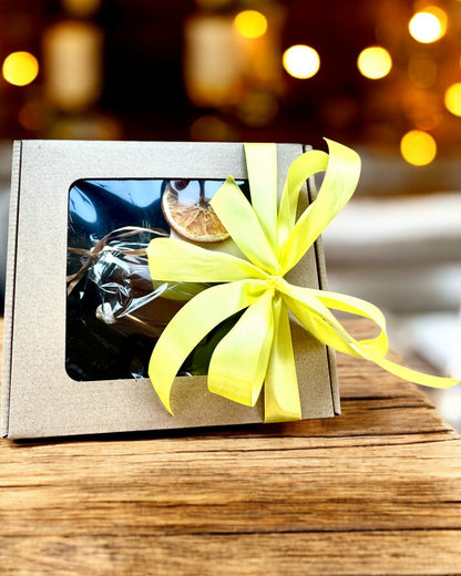 Świeca sojowa intencyjna  250 ml z naturalnym kamieniem – wybierz swoją energię: Cytryn lub Granat, personalizacja grawerem na prezent