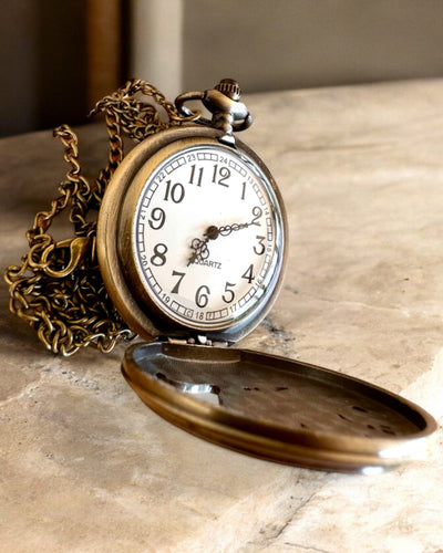 „Luna Wolf” – Štýlové vreckové hodinky s vlkmi, možnosť personalizácie gravírovaním na darček