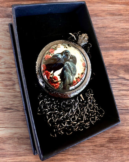 Vreckové hodinky 'Bozk havranov' s gravírovaním – personalizácia gravírovaním na darček
