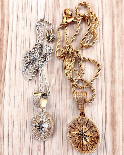 Náhrdelník s príveskom kompasu v štýle glamour s kryštálmi pre ženy a mužov - 2 varianty na výber, personalizácia gravírovaním ako darček