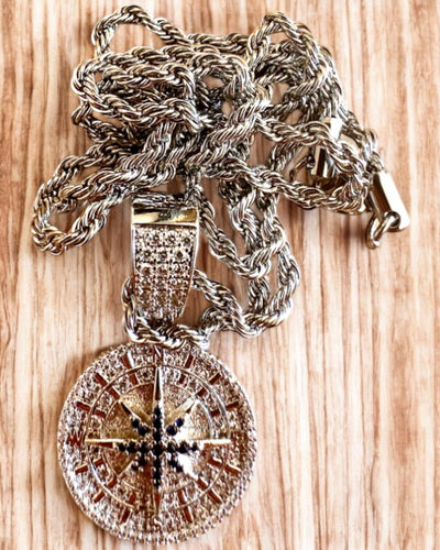 Náhrdelník s príveskom kompasu v štýle glamour s kryštálmi pre ženy a mužov - 2 varianty na výber, personalizácia gravírovaním ako darček