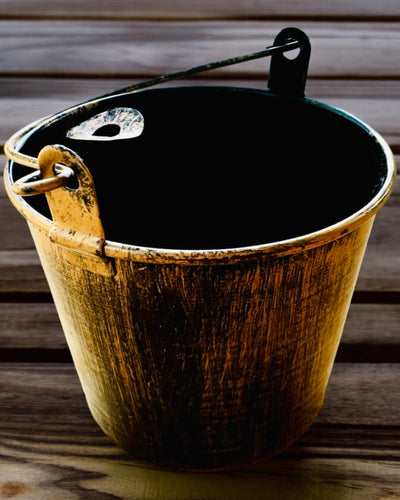 Štýlový kovový popolník "Rustic Charm" 19-23 cm výška, 8 variantov na výber, gravírovanie na želanie