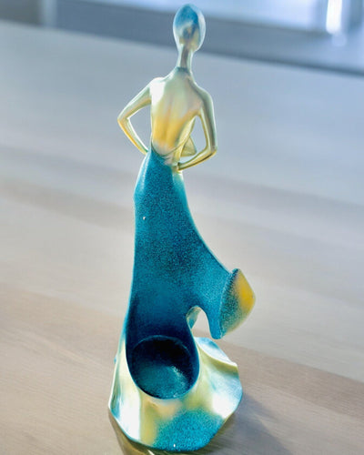 Elegantný stojan na fľašu - Socha dámy - personalizácia gravírovaním, 2 varianty na výber