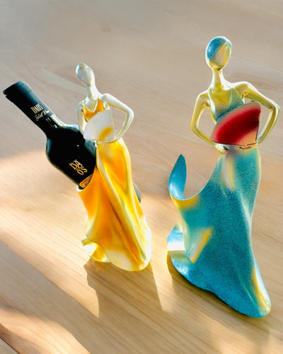 Elegantný stojan na fľašu - Socha dámy - personalizácia gravírovaním, 2 varianty na výber