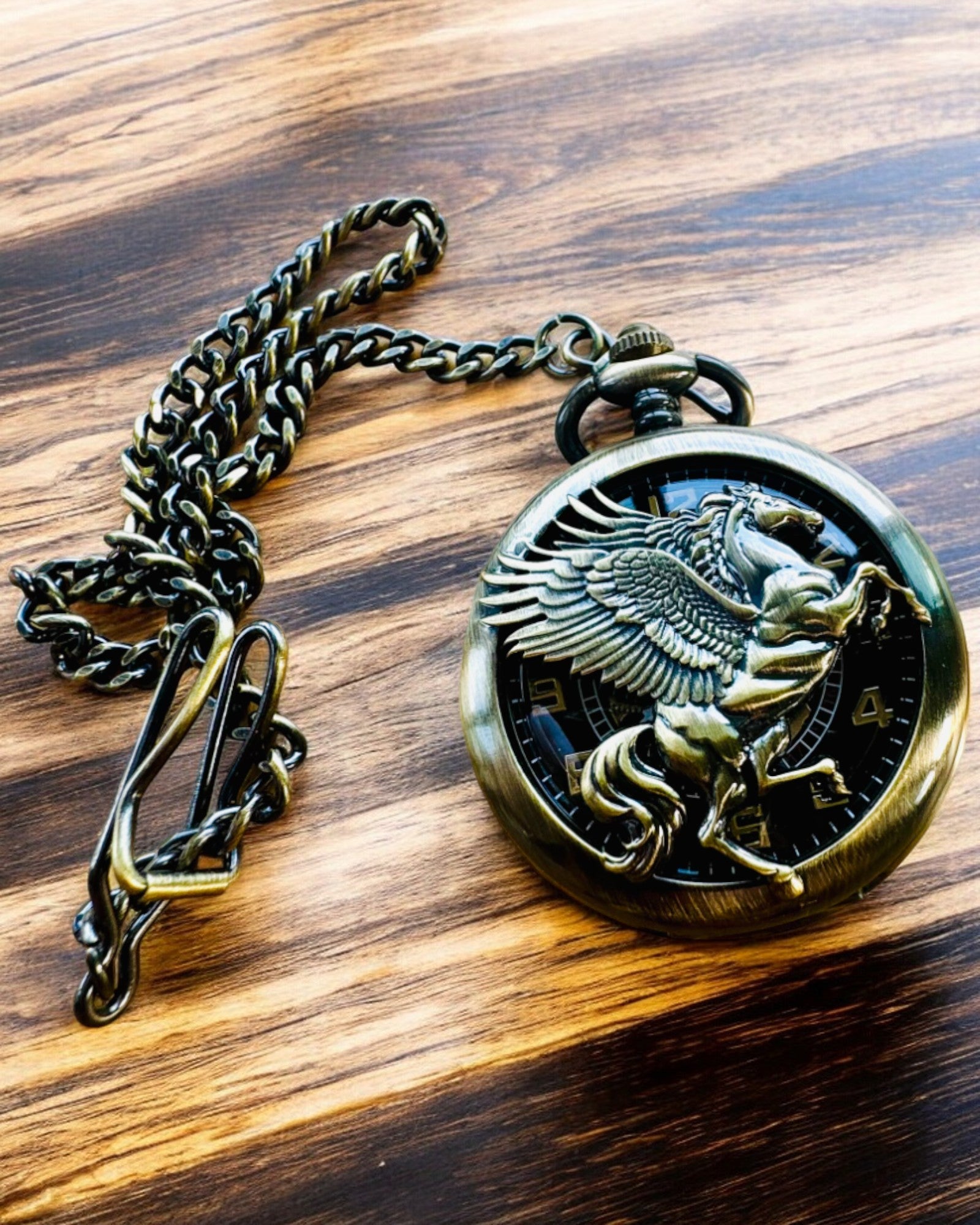 Vreckové hodinky "Equus Tempus" - Farba: Medená, s motívom koňa, možnosť personalizácie gravírovaním