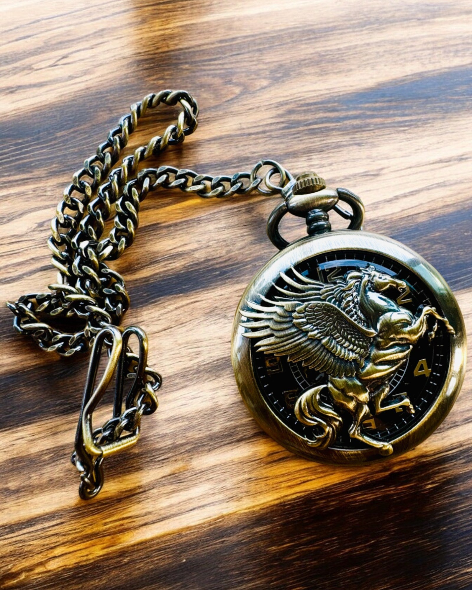 Vreckové hodinky "Equus Tempus" - Farba: Medená, s motívom koňa, možnosť personalizácie gravírovaním