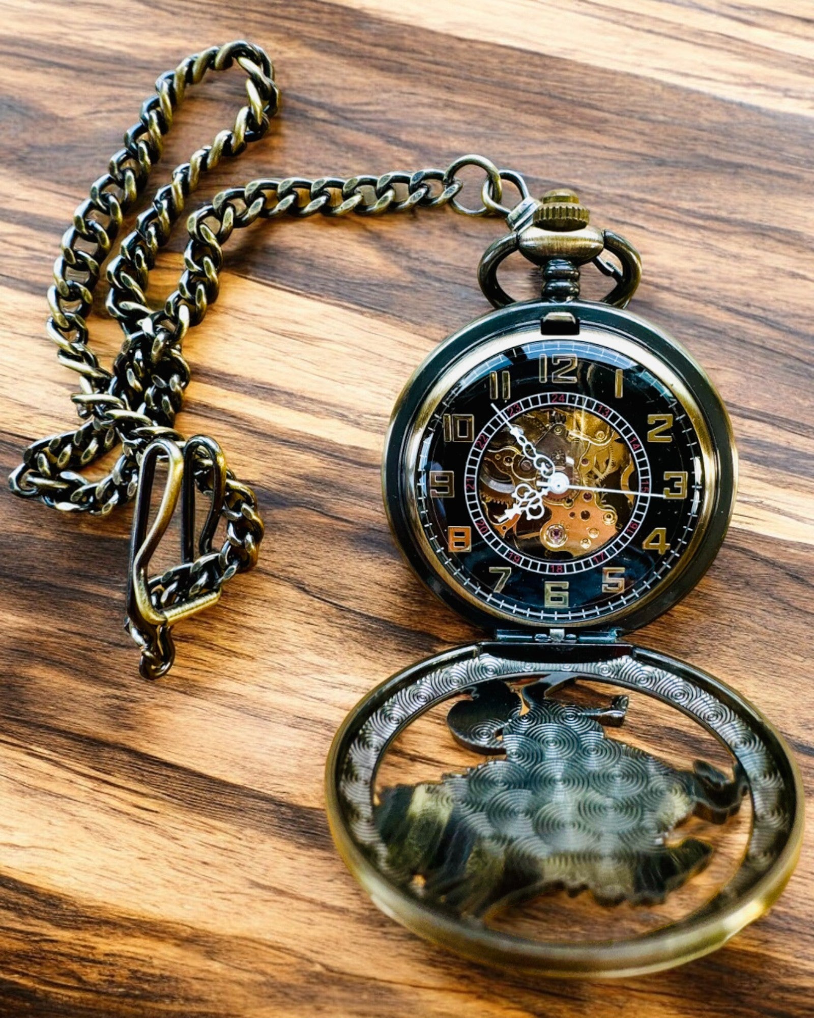 Vreckové hodinky "Equus Tempus" - Farba: Medená, s motívom koňa, možnosť personalizácie gravírovaním