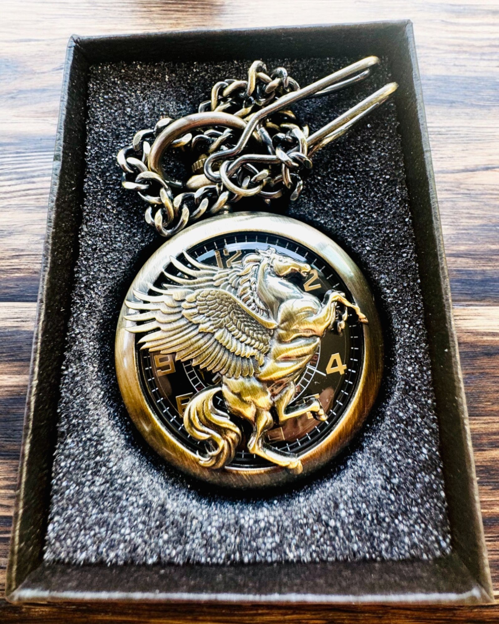 Vreckové hodinky "Equus Tempus" - Farba: Medená, s motívom koňa, možnosť personalizácie gravírovaním