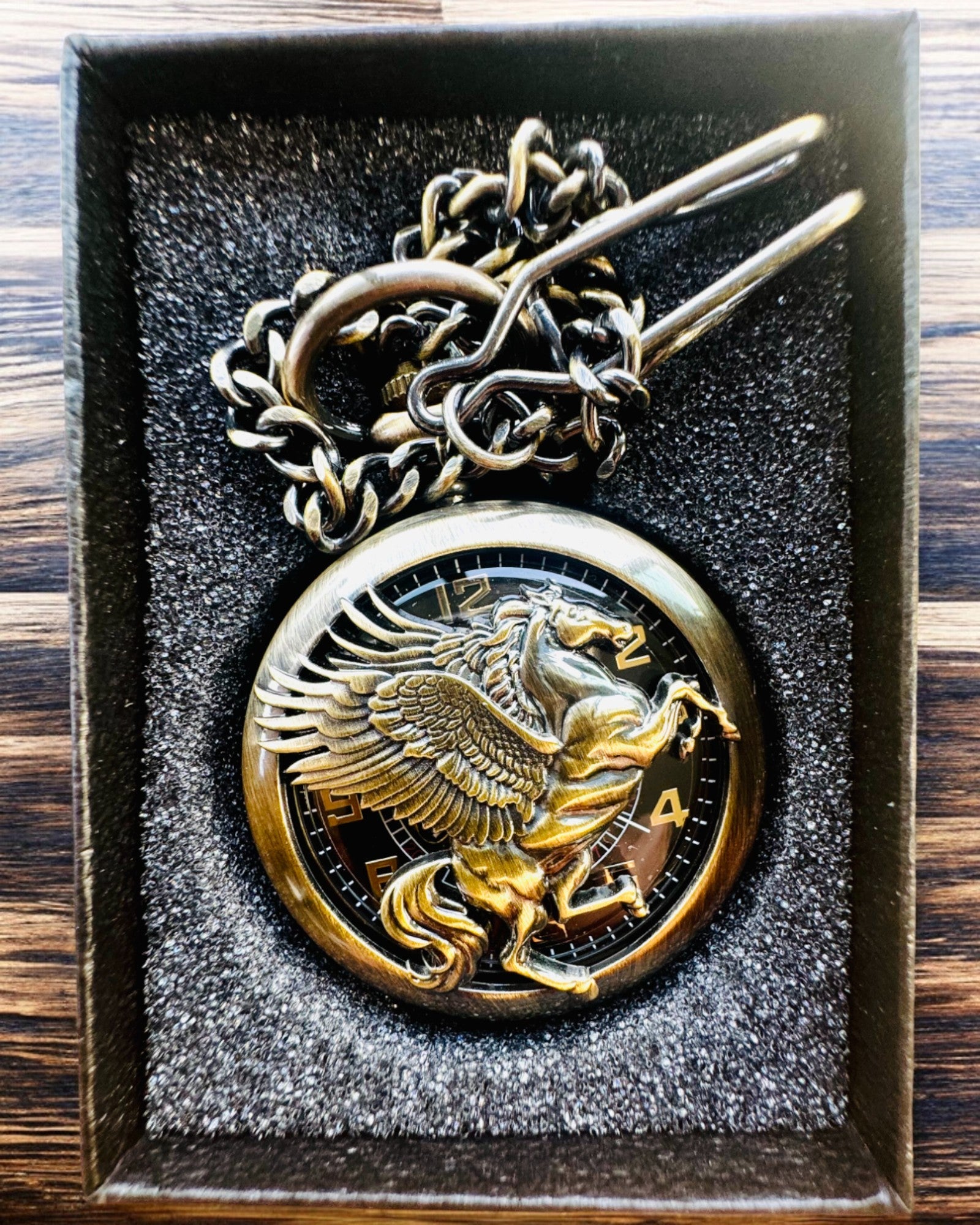 Vreckové hodinky "Equus Tempus" - Farba: Medená, s motívom koňa, možnosť personalizácie gravírovaním