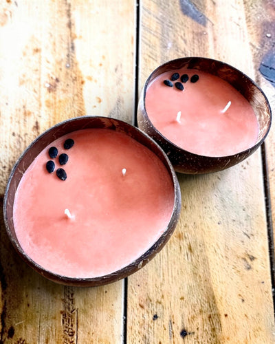 Sójová sviečka v kokose 200 – 300 ml – Letná kolekcia, 3 vône na výber, personalizácia gravírovaním