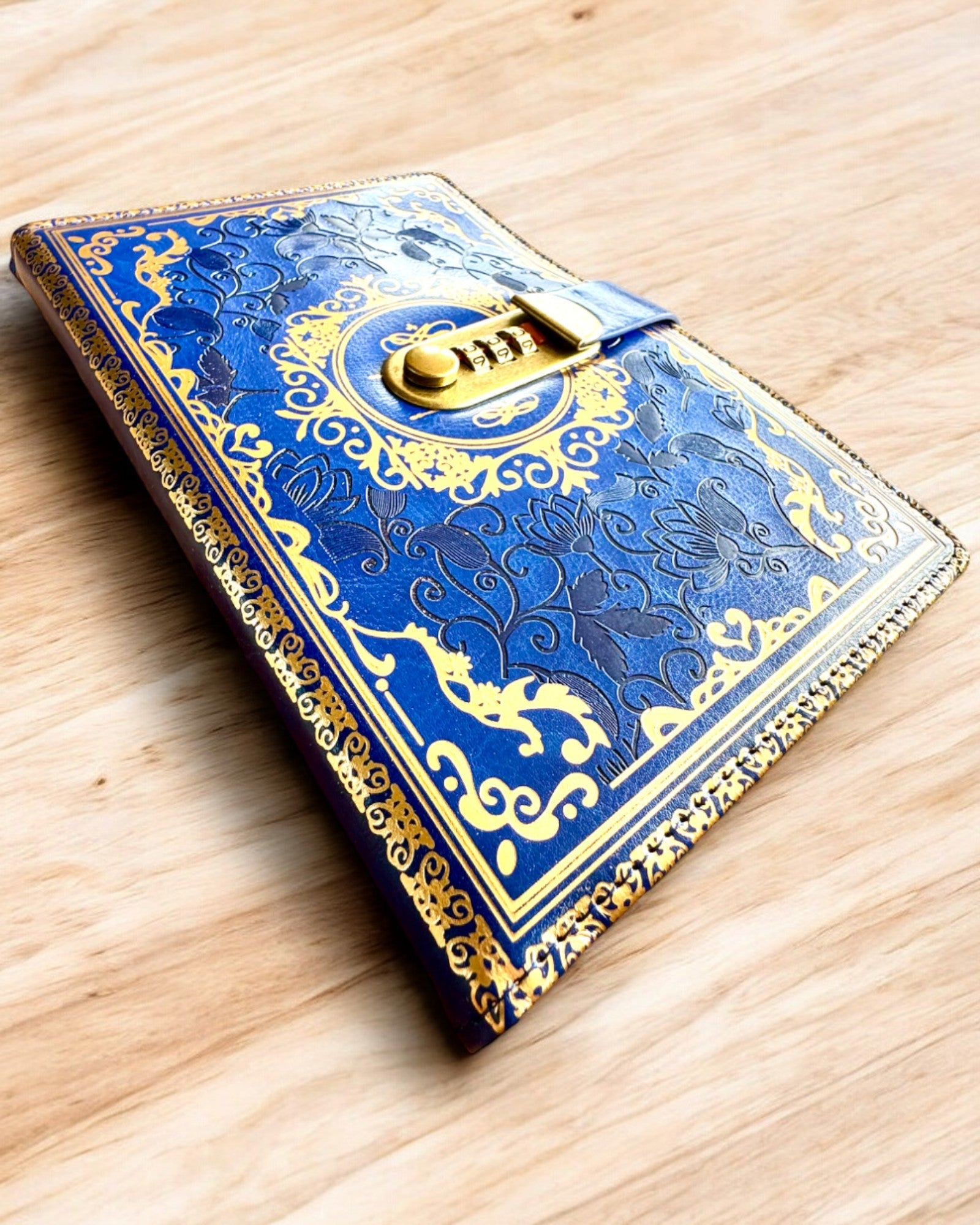 Exkluzívny Kožený Zápisník "Sekretnik" A5 s Kombinačným Zámkom - personalizácia gravírovaním