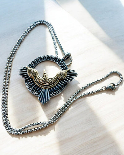 Amulet Oceľového Sokola - Náhrdelník s gravírovaním, inšpirovaný keltským umením, na darček