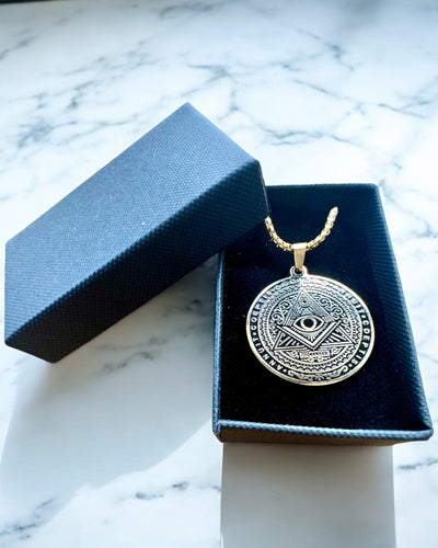 Amulet Tajomnej Sily - Náhrdelník s Gravírovaním, 2 farebné varianty na výber