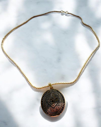 Amulet Tajomnej Sily - Náhrdelník s Gravírovaním, 2 farebné varianty na výber