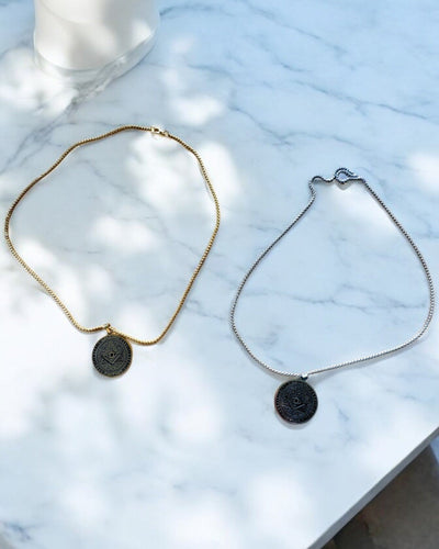 Amulet Tajomnej Sily - Náhrdelník s Gravírovaním, 2 farebné varianty na výber