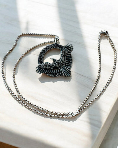 Amulet Oceľového Sokola - Náhrdelník s gravírovaním, inšpirovaný keltským umením, na darček