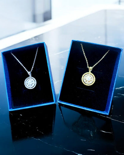 Náhrdelník Kompas "Hviezdny Smer", možnosť personalizácie gravírovaním, 2 farebné varianty na výber