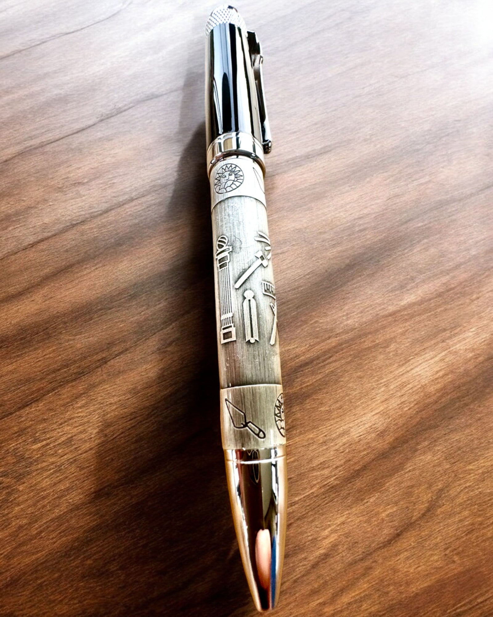 Elegantné pero "Majstrovská Harmónia" s možnosťou gravírovania - Symbolické motívy, Staroveké striebro, možnosť personalizácie gravírom na darček