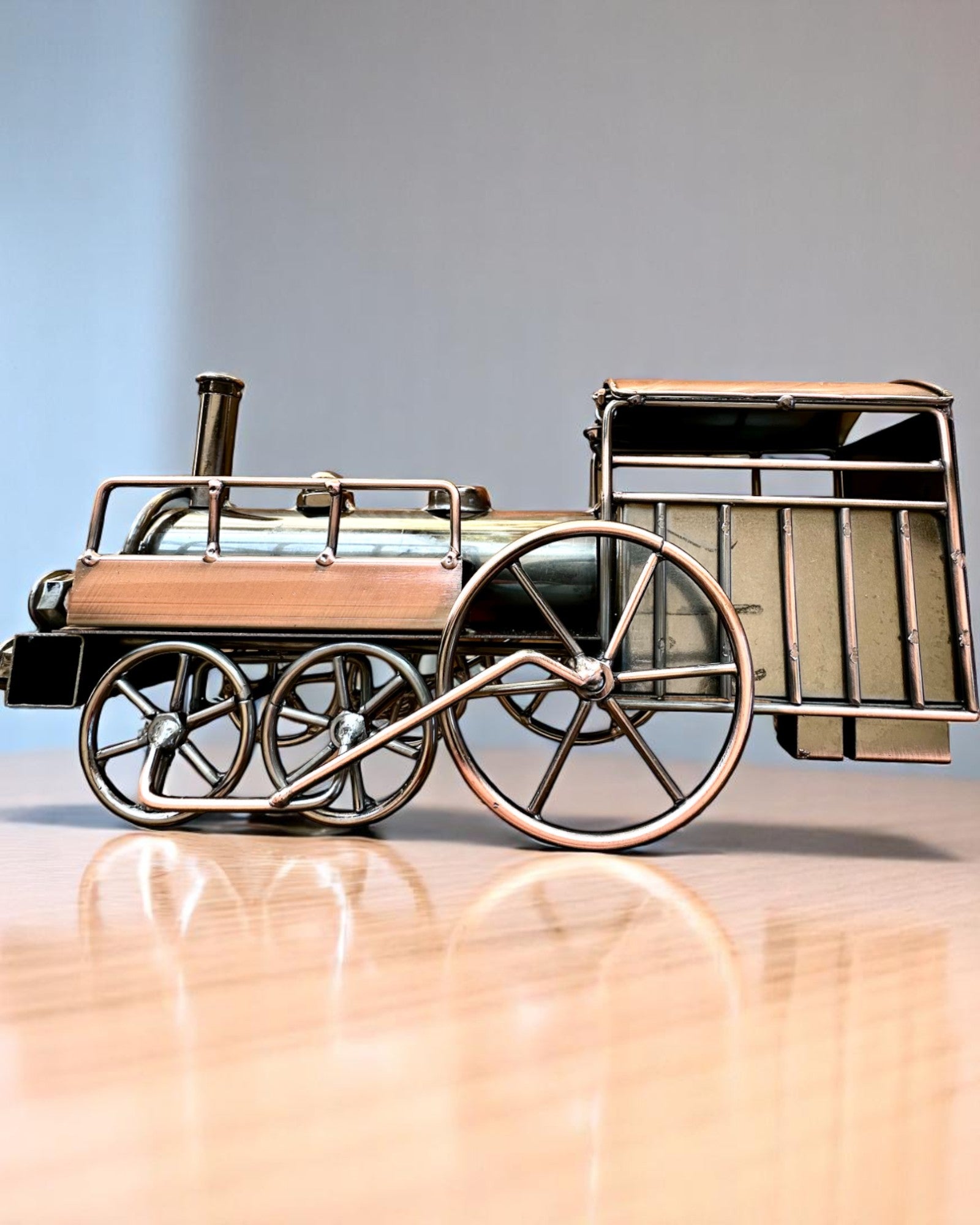 Lokomotíva zo železa „Retro Express“ – dekorácia, model, ručne vyrobená s možnosťou gravírovania