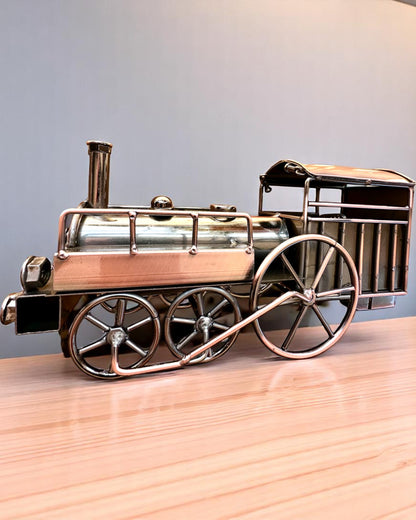 Lokomotíva zo železa „Retro Express“ – dekorácia, model, ručne vyrobená s možnosťou gravírovania