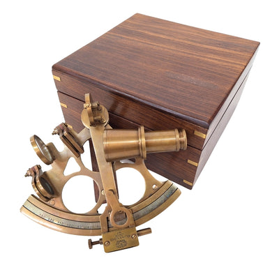 Veľký mosadzný sextant v elegantnej drevenej škatuľke s možnosťou personalizácie gravírovaním