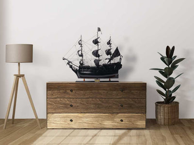 Model pirátskej lode Čierna perla BP80R s možnosťou personalizácie gravírovaním, dĺžka 89 cm, exkluzívny darček na každú príležitosť, umelecké remeslo, drevený podstavec