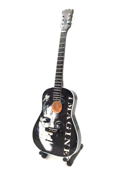 Mini dekoratívna gitara Johna Lennona The Beatles 24 cm s personalizovaným gravírovaním