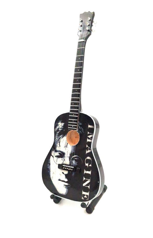 Mini dekoratívna gitara Johna Lennona The Beatles 24 cm s personalizovaným gravírovaním