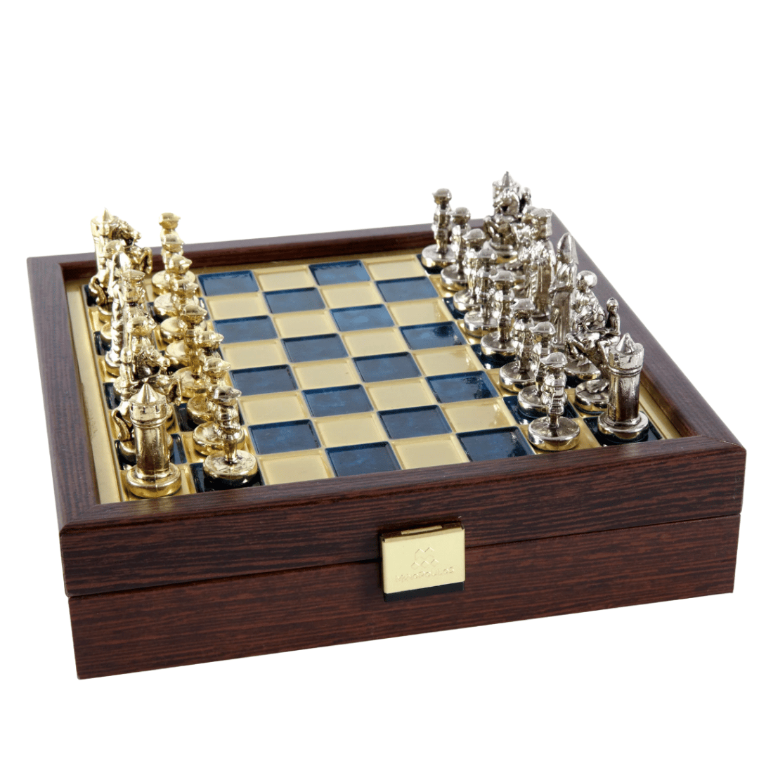 Elegantné prémiové mosadzné šachy 20x20cm Byzancia s personalizovaným gravírovaním - ideálny darček pre šachistu a milovníka histórie - ručne vyrobené figúrky v zlatej a striebornej povrchovej úprave