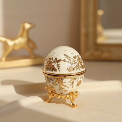 Exkluzívna kovová šperkovnica vajce Fabergé s kryštálikmi v bielo-zlatej farbe s možnosťou personalizácie gravírovaním