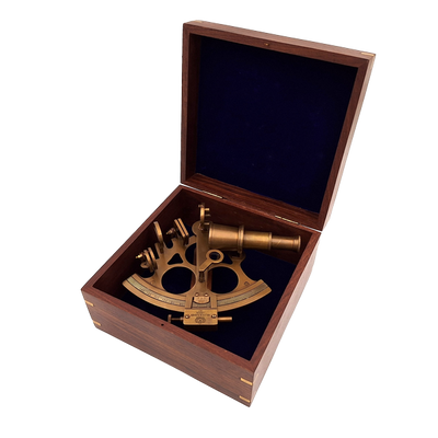 Veľký mosadzný sextant v elegantnej drevenej škatuľke s možnosťou personalizácie gravírovaním