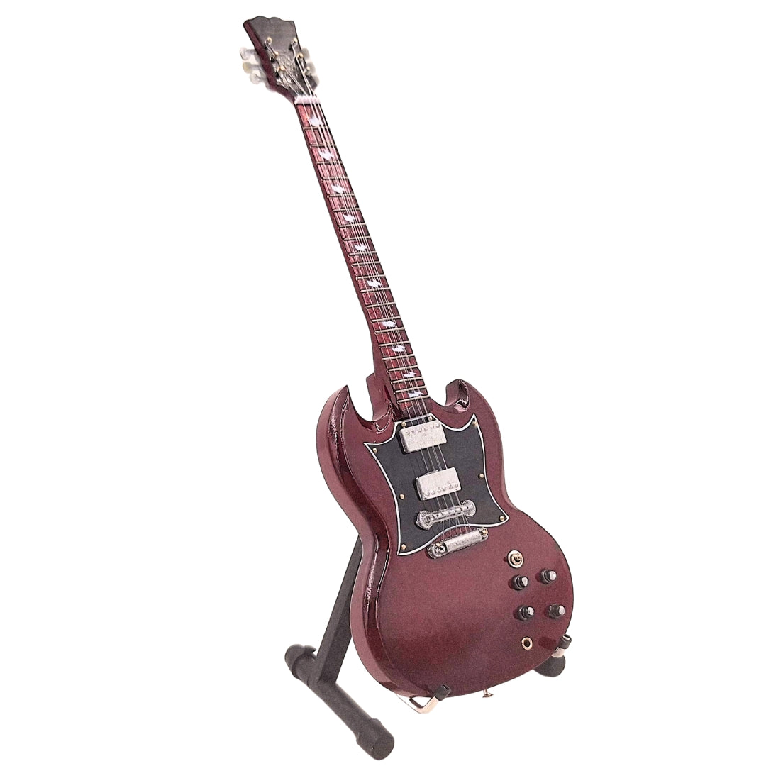 Mini gitara AC/DC Angus Young MGT-0567 s možnosťou personalizácie gravírovaním, ideálna ako darček, ručne vyrobená z mahagónového dreva, hnedá, výška 27,5 cm