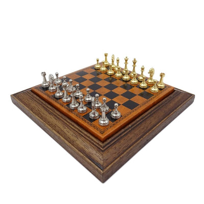 Exkluzívny kovový magnetický šach Italfama 18x18 cm s možnosťou personalizácie gravírovaním – elegantný darček na každú príležitosť, hnedo-čierna šachovnica so zlatisto-striebristými figúrkami