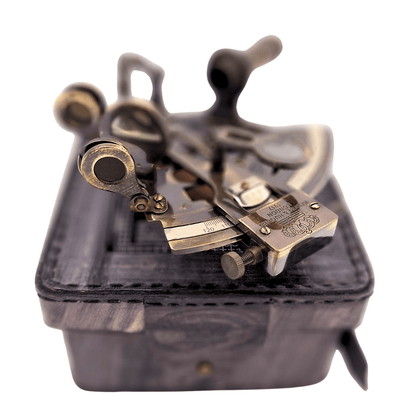 Mosadzný sextant s personalizovaným gravírovaním v koženom puzdre