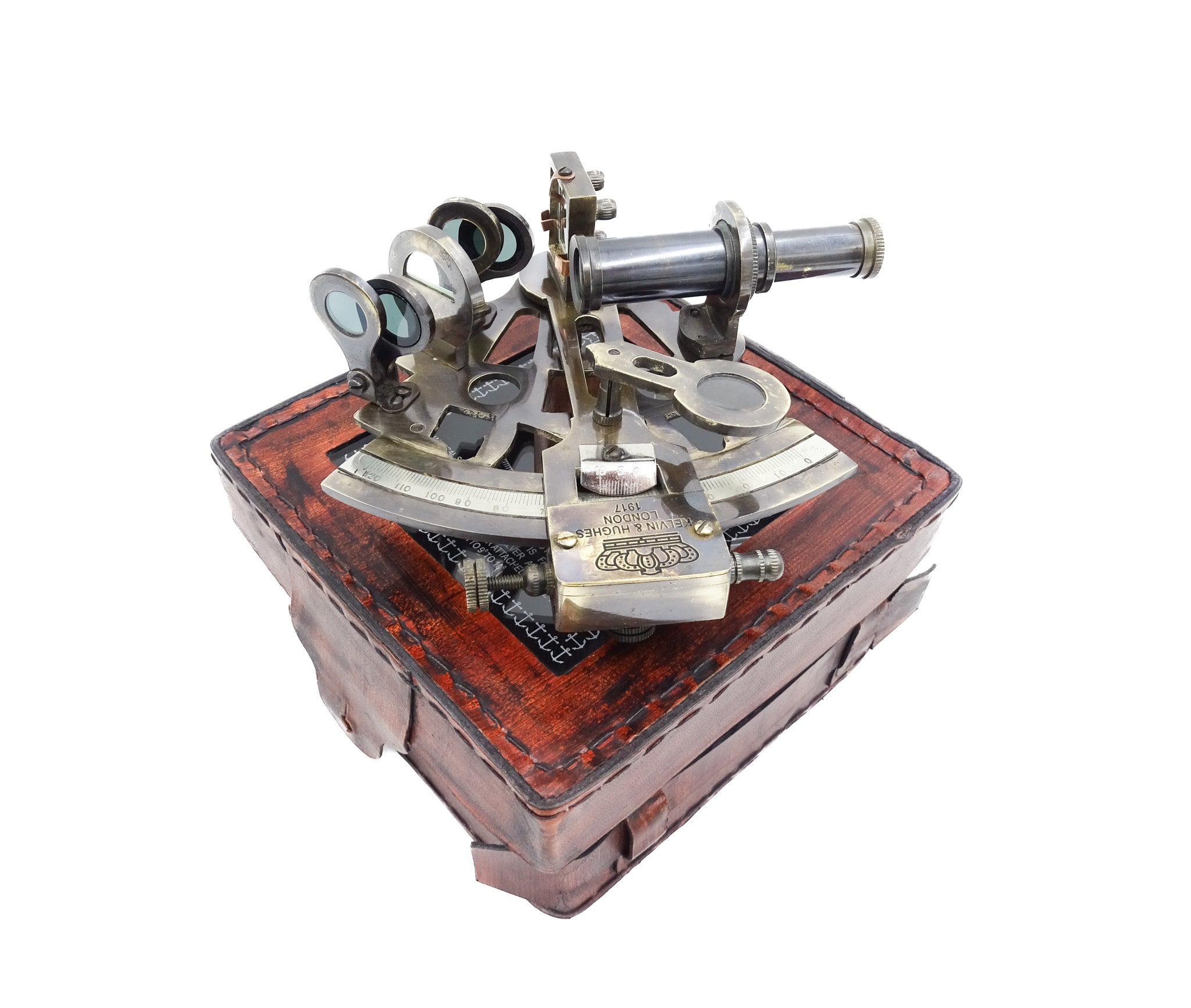 Sekstant Mosiężny z Grawerem w Skórzanym Pudełku - Replika z 1917 roku, Idealny na Prezent dla Żeglarzy i Astronomów, Wymiary 13x12x6 cm, Antyk, Materiał: Mosiądz i Szkło