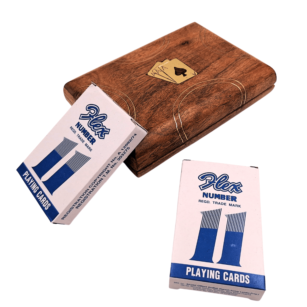 Elegantná súprava 2 balíčkov kariet v drevenej škatuľke s možnosťou personalizácie gravírovaním