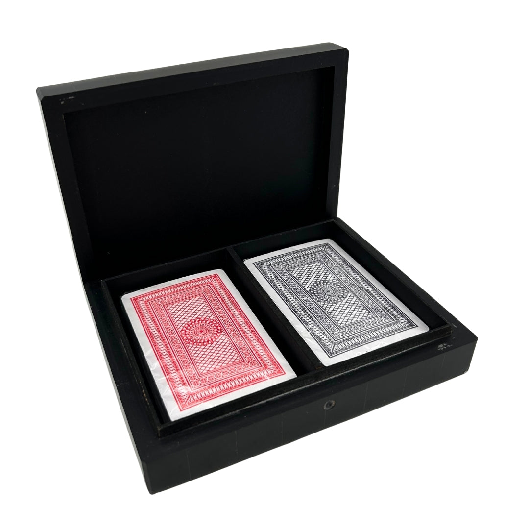 Štýlová súprava dvoch balíčkov kariet v elegantnej škatuľke zo živice s možnosťou personalizácie gravírovaním