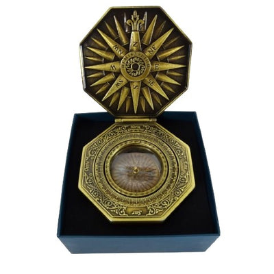 Exkluzívny magnetický kompas Cardan H43 z mosadze a dreva s personalizovaným gravírovaním