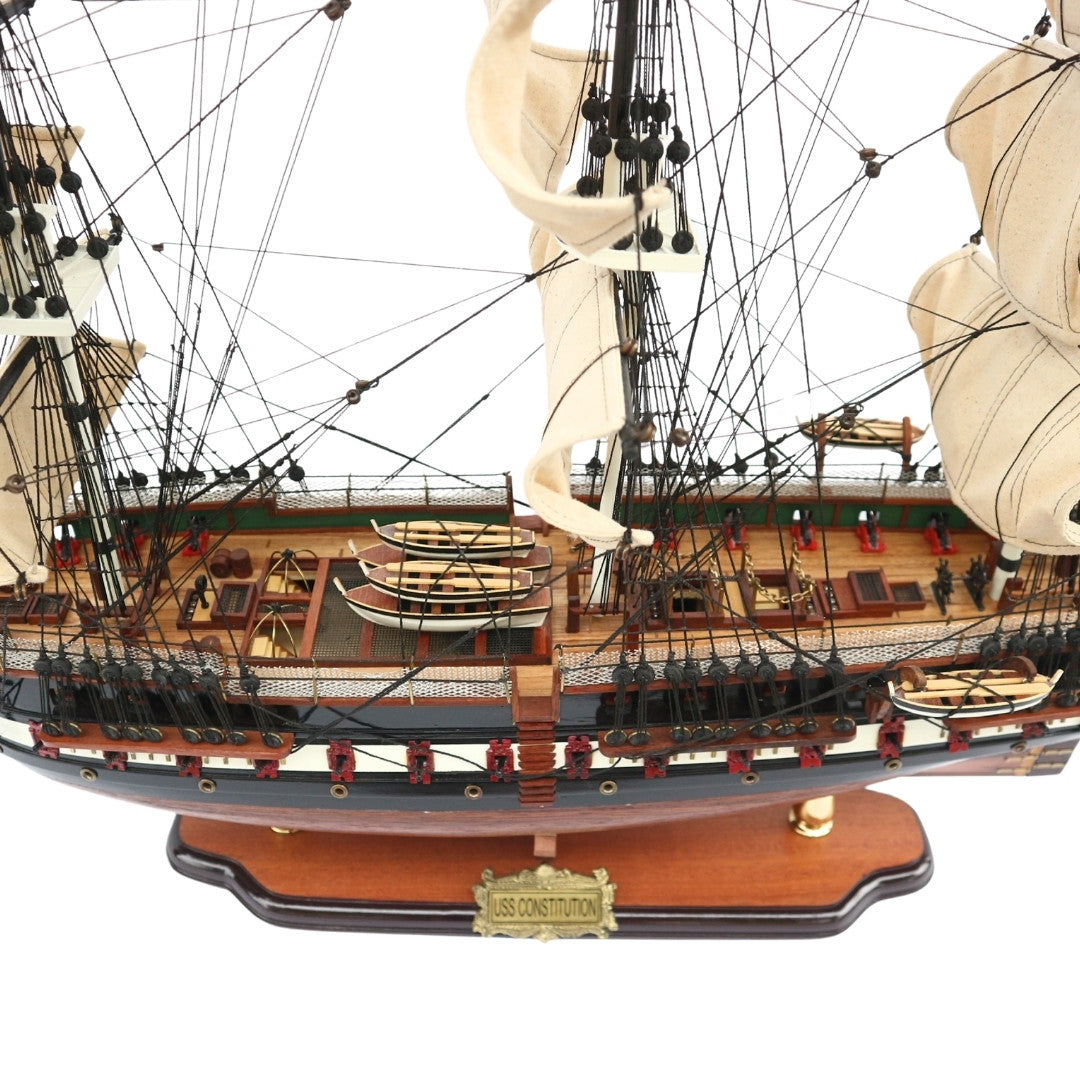 Exkluzívny veľký model plachetnice USS Constitution 100cm s možnosťou personalizácie gravírovaním