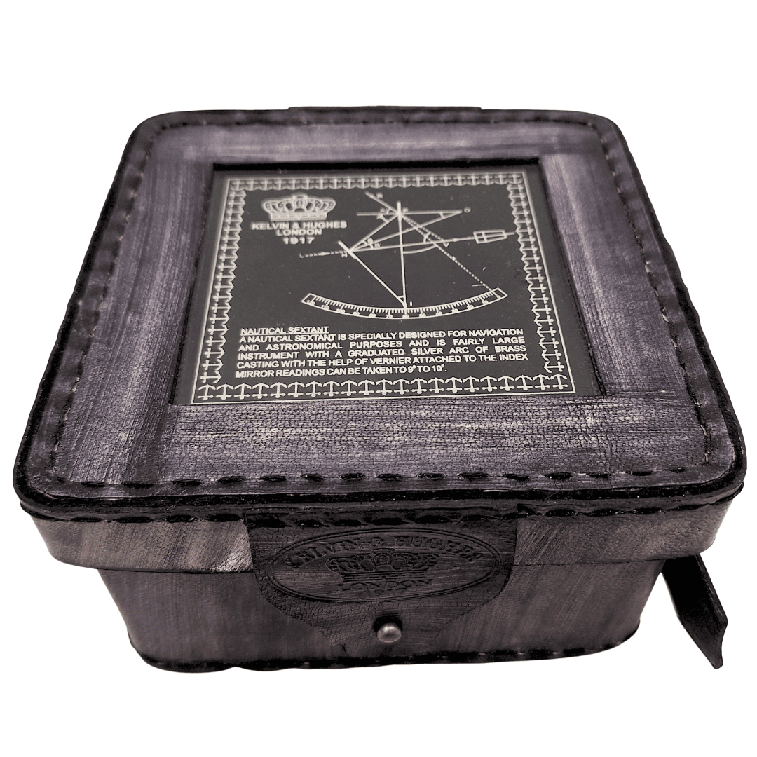 Mosadzný sextant s personalizovaným gravírovaním v koženom puzdre