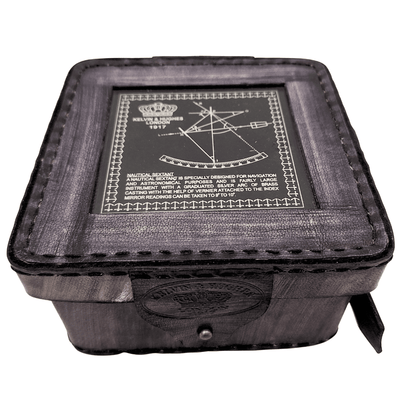 Mosadzný sextant s personalizovaným gravírovaním v koženom puzdre