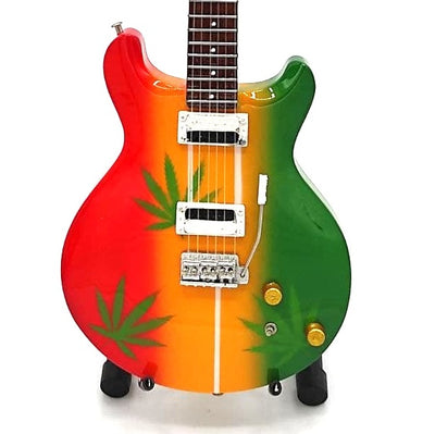 Mini gitara Bob Marley Tribute Ganja MGT-0468 s možnosťou personalizácie gravírovaním, ideálny darček pre fanúšikov reggae, ručne vyrobená z mahagónového dreva, výška 27,5 cm, farba žltá, červená, zelená, biela