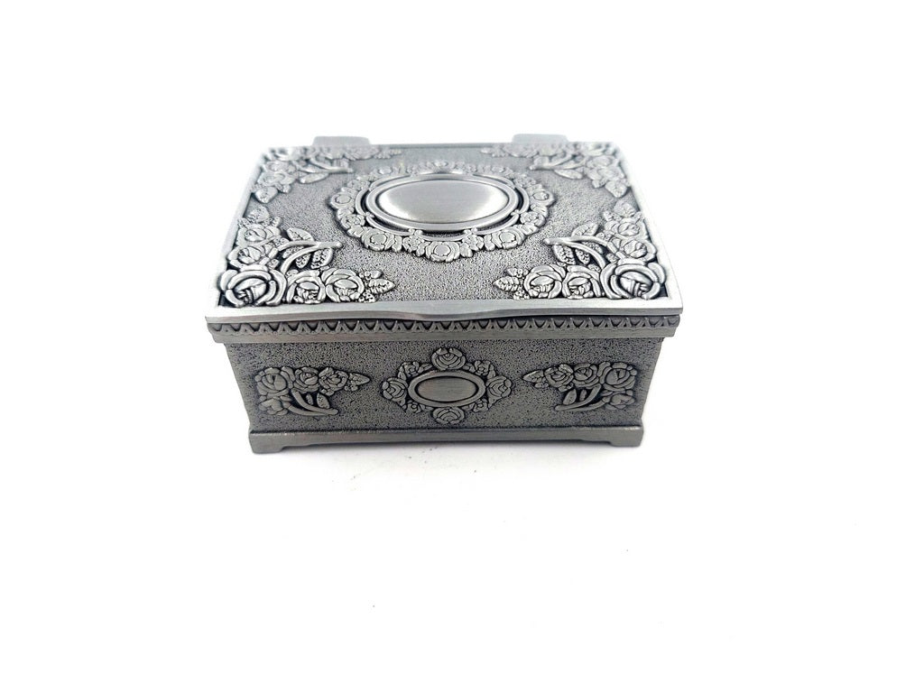 Kovová šperkovnica ALBIN 2178A s možnosťou personalizácie gravírovaním, ideálna ako darček - 6x5x3 cm, elegantný dizajn, odolný materiál