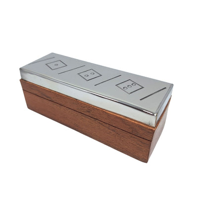 Hra s kockami s personalizovaným gravírovaním v drevenej škatuľke s kovovým vrchom, ideálna ako darček – G1117, 12.5x4.5x4.5 cm